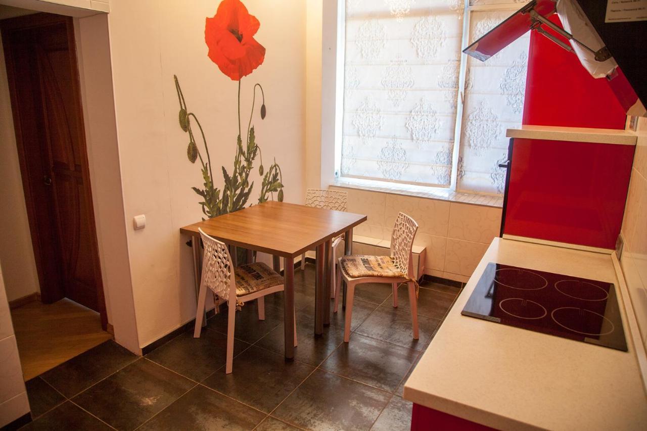 Two Bedroom Apartment With Balcony Kiev Exterior foto