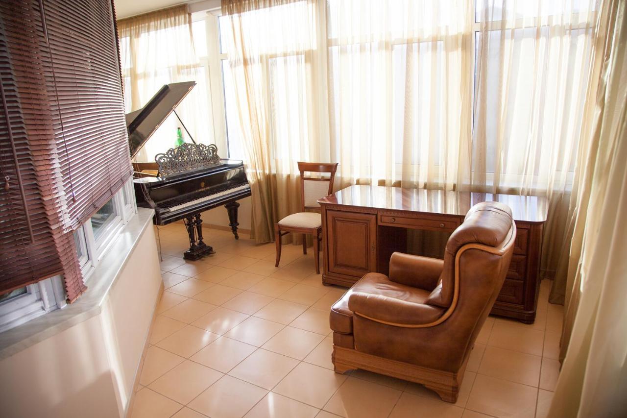 Two Bedroom Apartment With Balcony Kiev Exterior foto